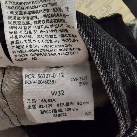 Levi's 501 Original High-Rise Cut-Off Denim Shorts Black Size 32 - Picture 10 of 10